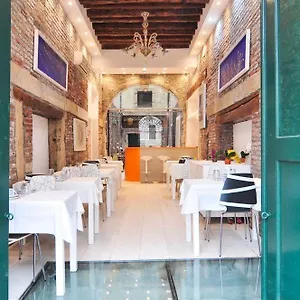 Al Mascaron Ridente Otel